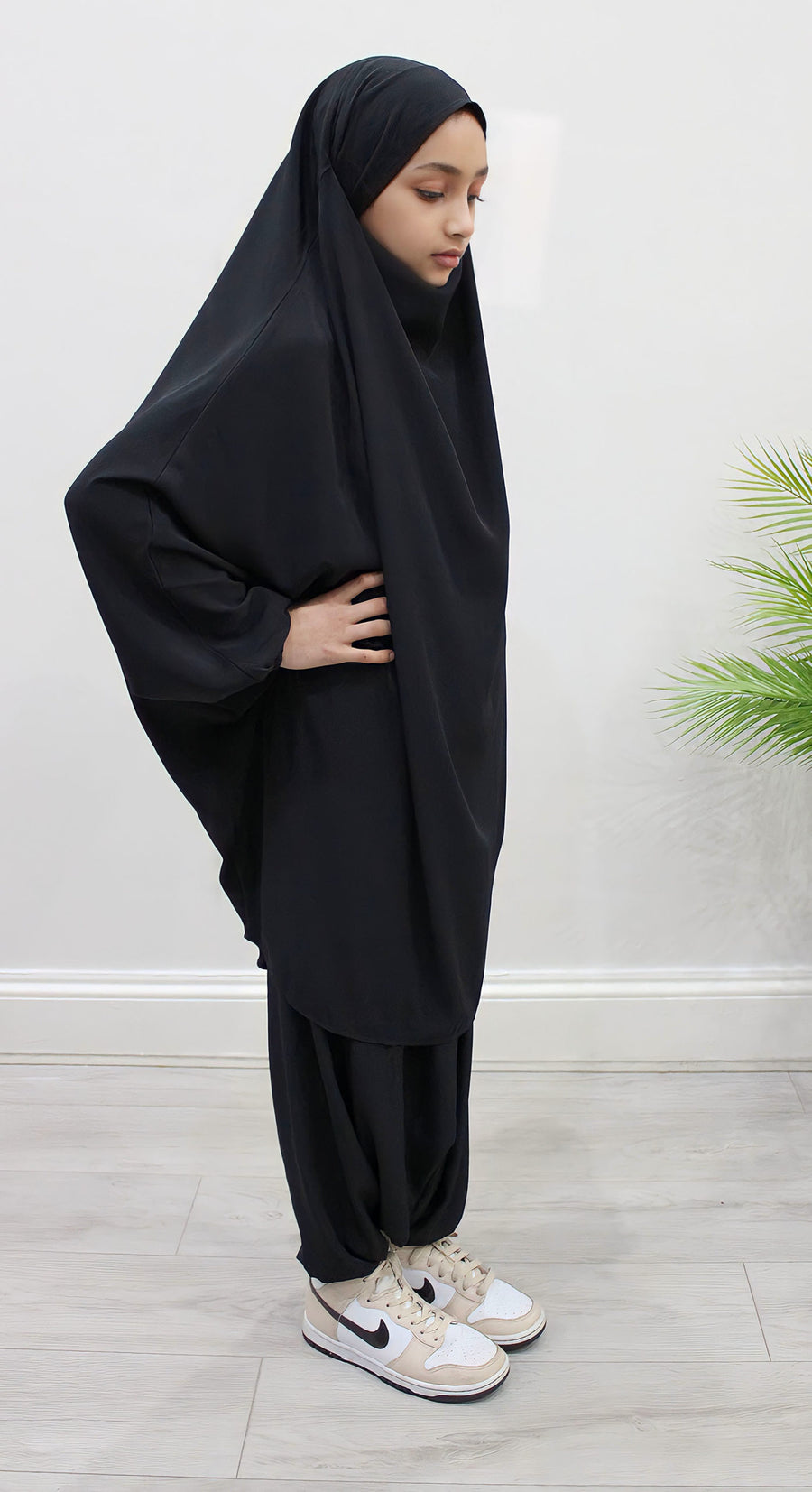Amani's black two-piece sarouel jilbab set in soft crepe, full look