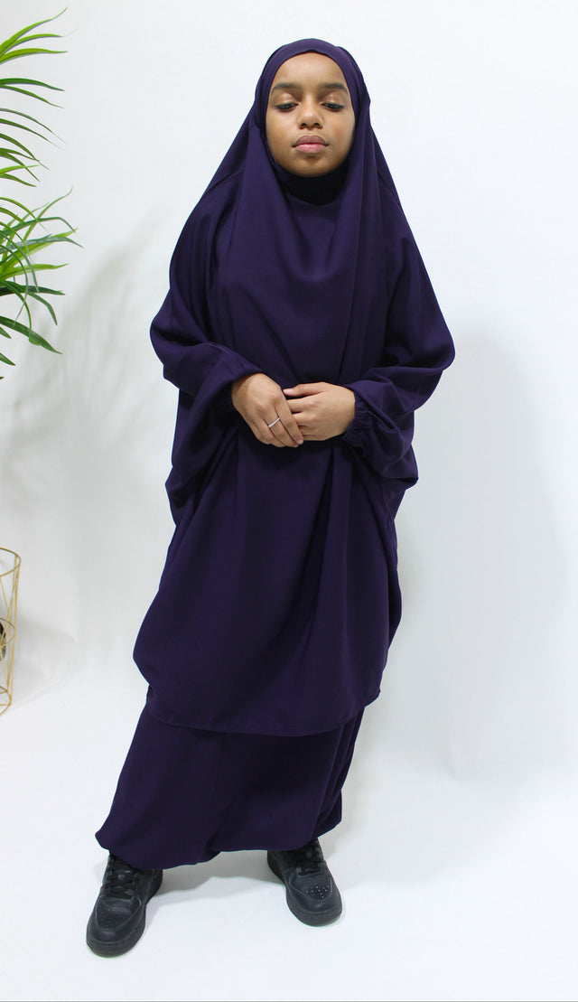 Girl wearing Amani's dark indigo two-piece sarouel jilbab set