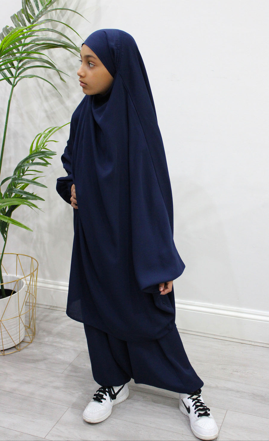 Girl wearing Amani's navy two-piece sarouel jilbab set