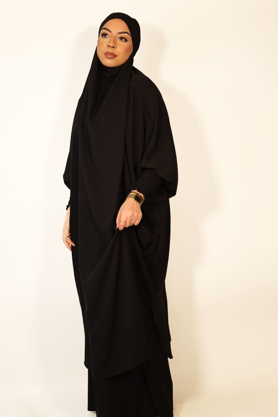 Close view of the ruched cuff on the black two-piece jilbab set