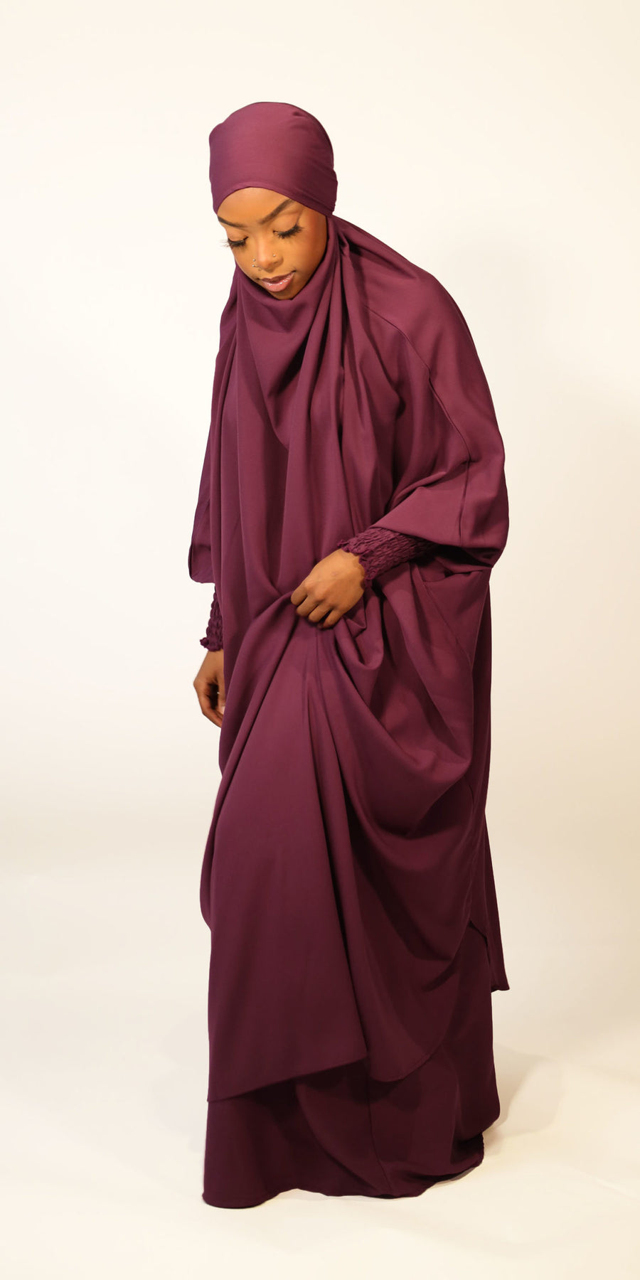 Close view of the ruched cuff on the plum two-piece jilbab set
