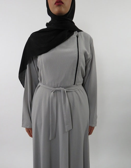 Grey crinkled polyester maxi dress with belt, side view