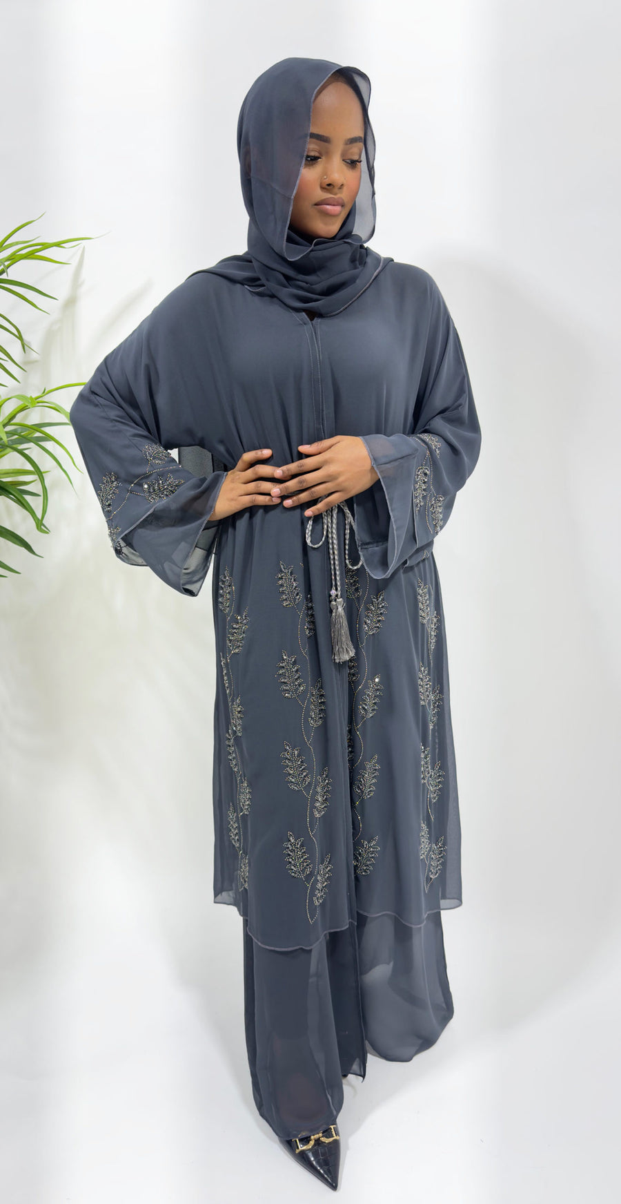 Airy double chiffon layers of the grey open abaya