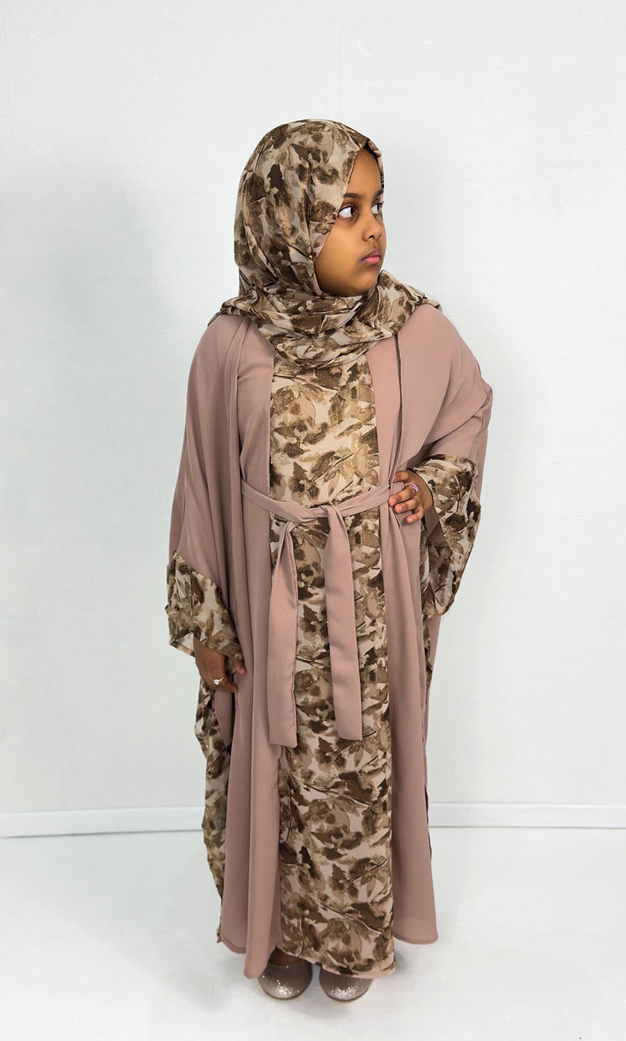Girls' dusty pink farasha abaya set showing shimmer chiffon detail