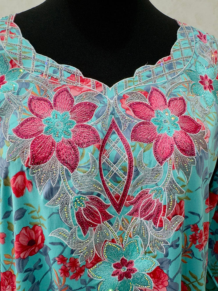 Red and turquoise mukhawar showing the floral print detail