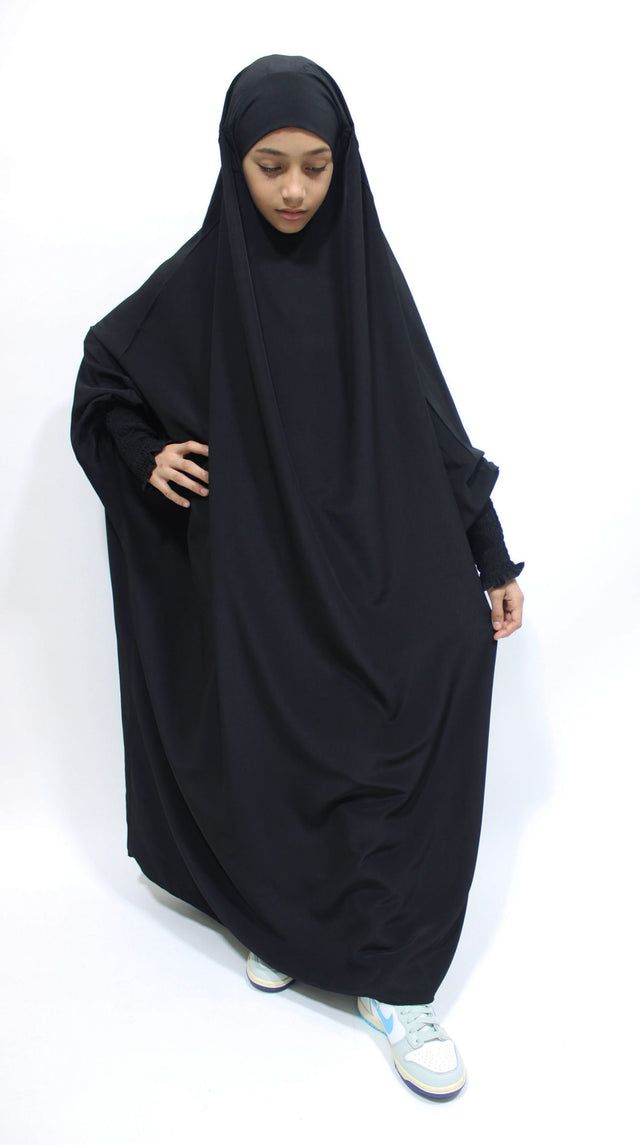 Girl wearing Amani's black ruched cuffs full jilbab