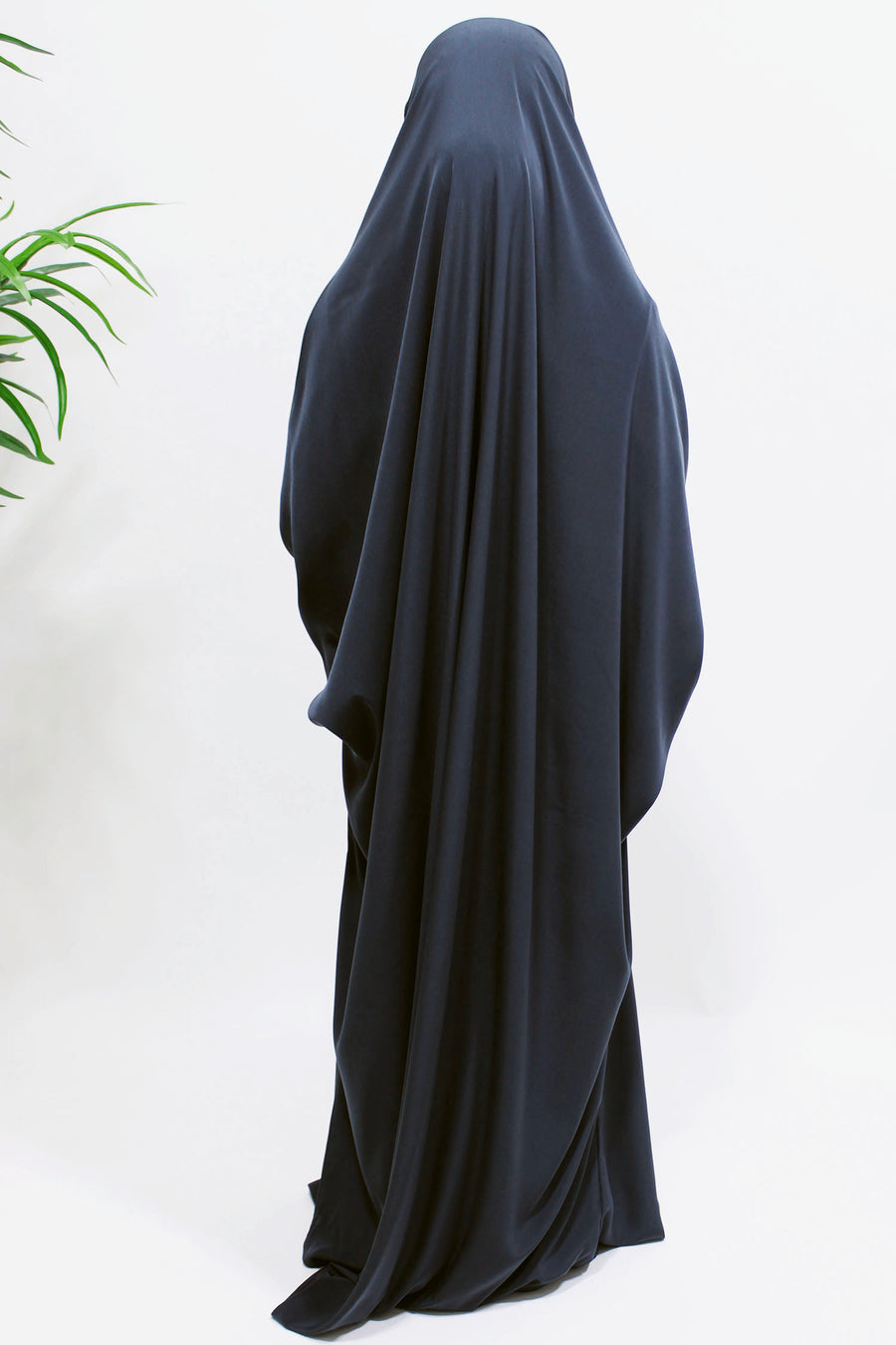 Ruched cuff detail on the black girls' full jilbab