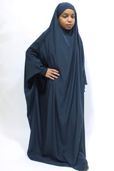 Girl wearing Amani's dark grey ruched cuffs full jilbab