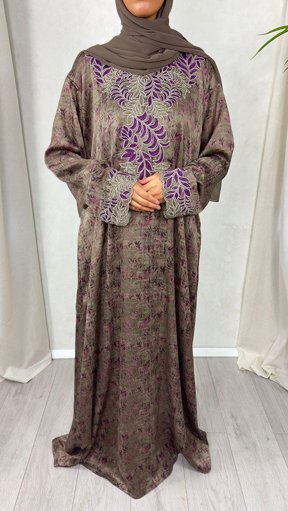 Purple hues mukhawar showing leaf embroidery detail