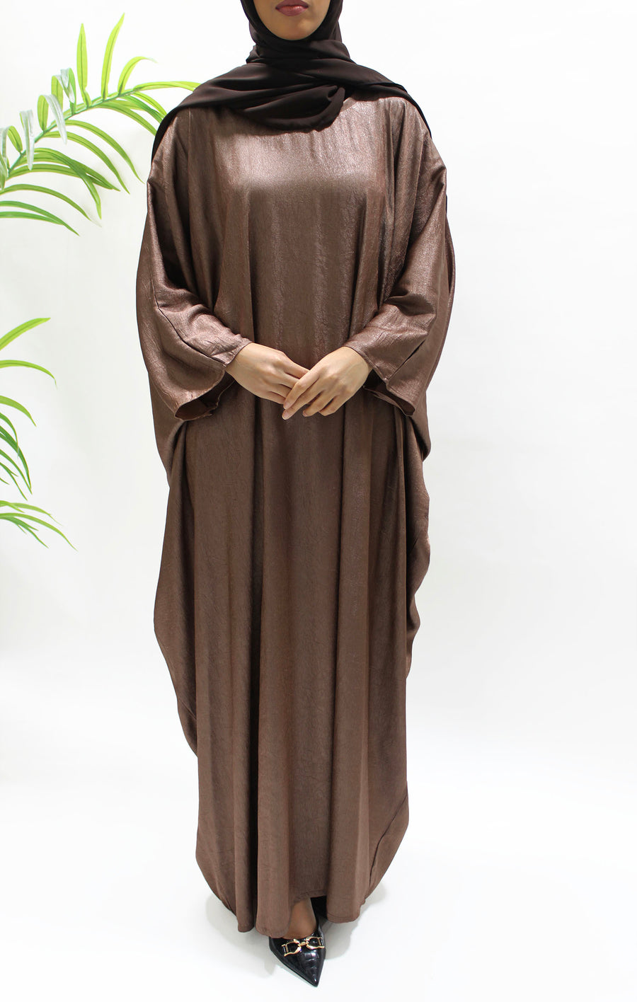 Full-length view of the brown farasha abaya with matching hijab