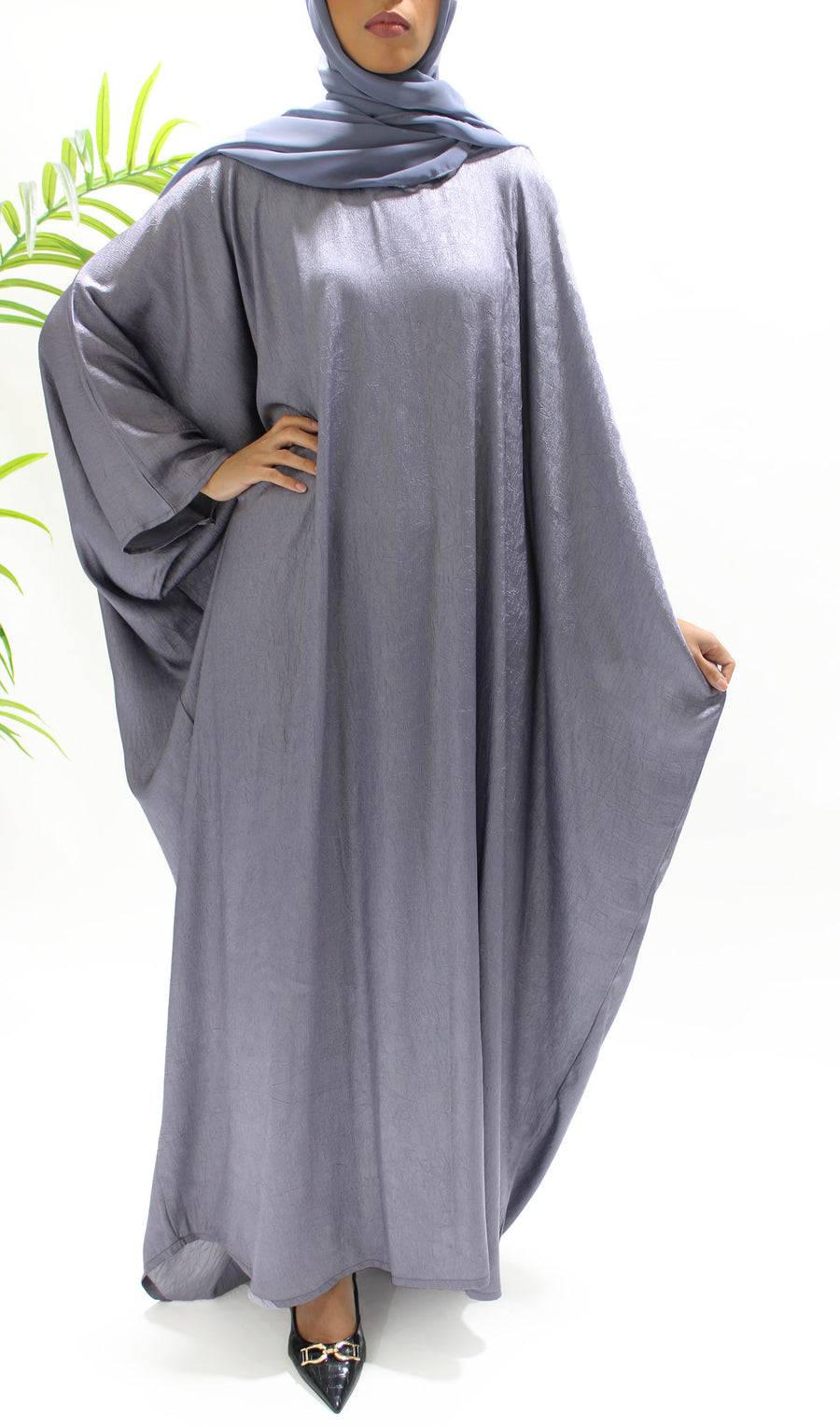 Full-length view of the lilac farasha abaya with matching hijab
