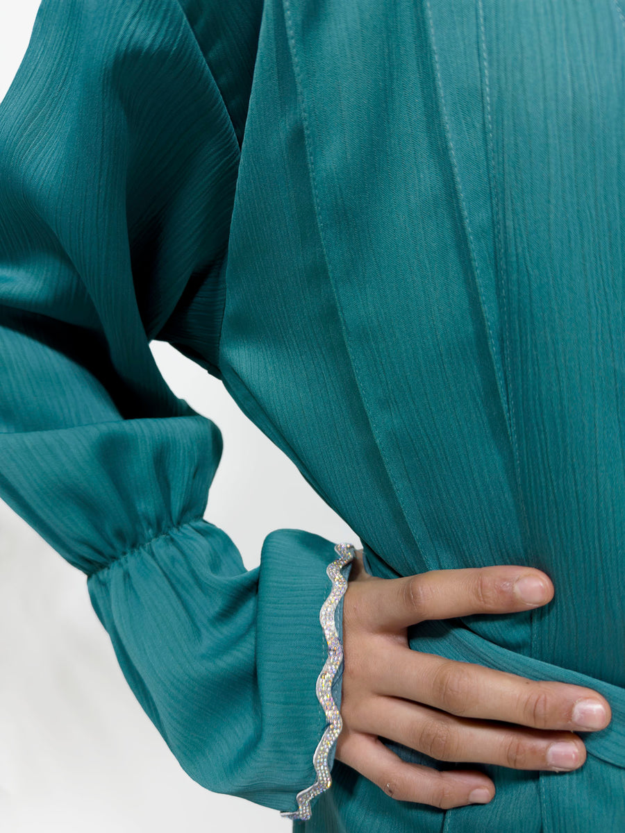 Full-length view of Amani's turquoise two piece style open abaya