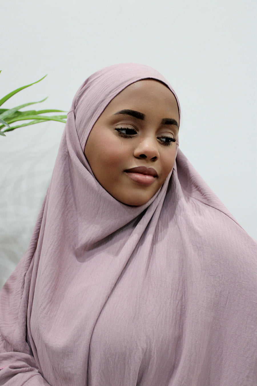 Back of the cotton candy khimar showing the tie straps