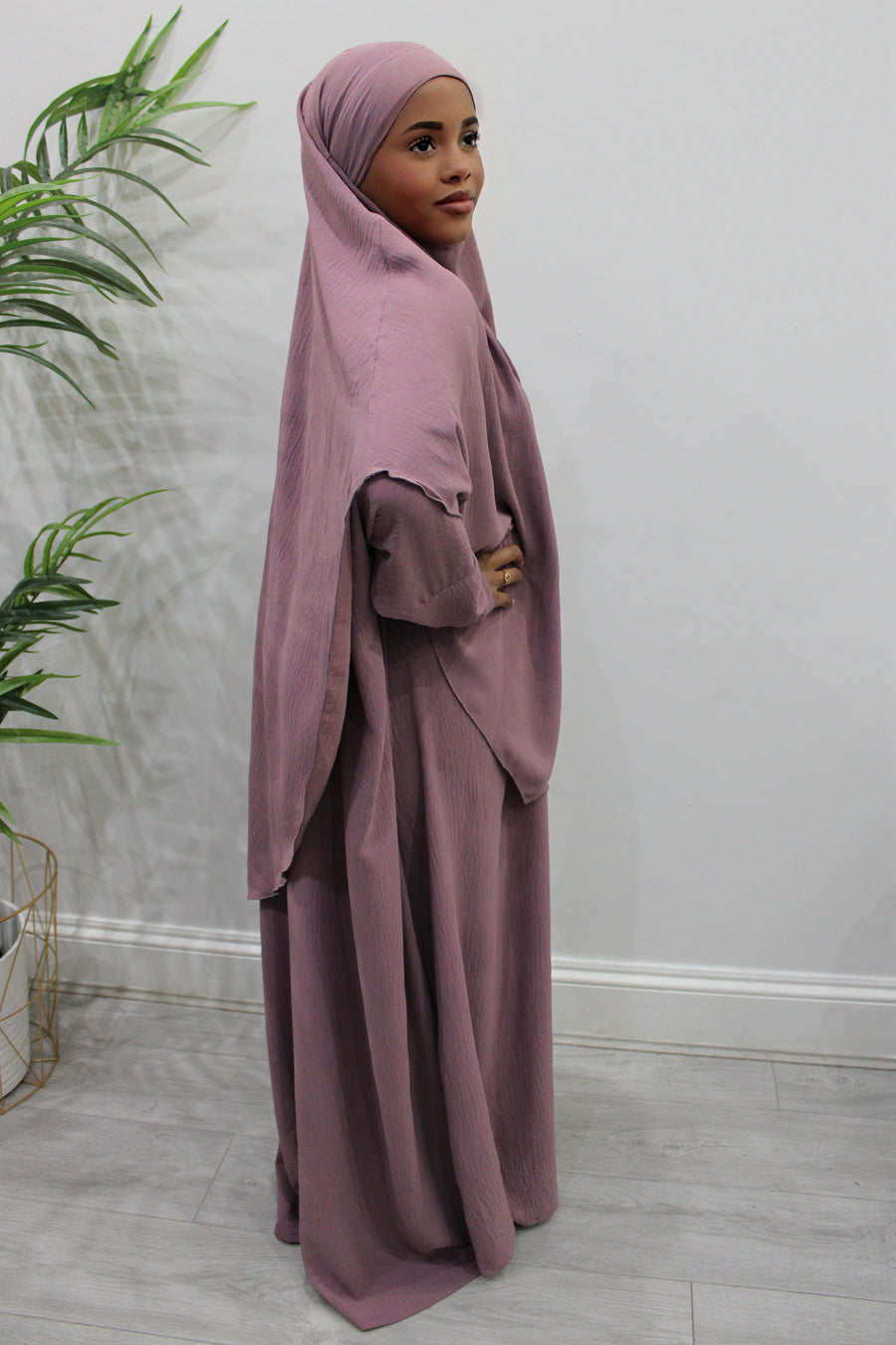 Back of the opera mauve khimar showing the tie straps
