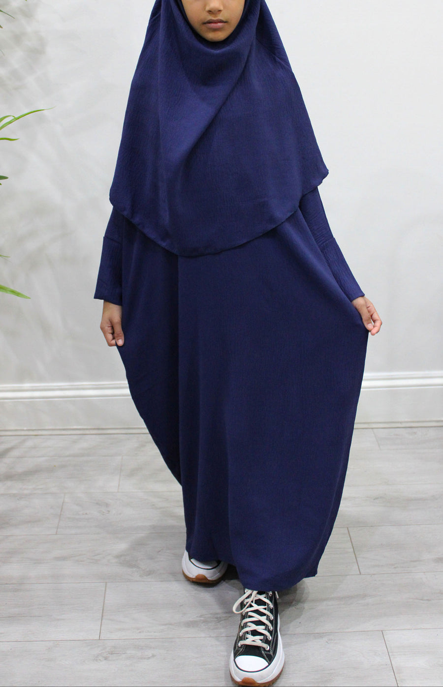 Navy diamond-shaped girls' khimar with tie-back straps