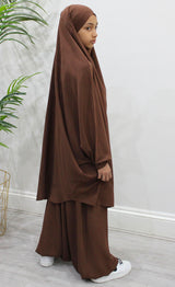 Girl wearing Amani's chocolate brown two-piece sarouel jilbab set
