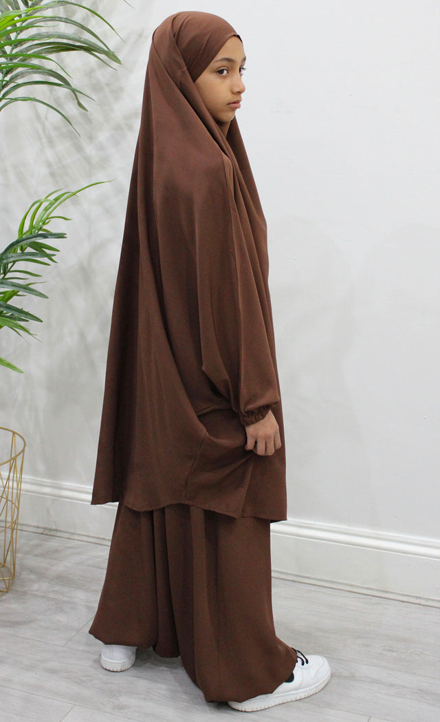 Girl wearing Amani's chocolate brown two-piece sarouel jilbab set