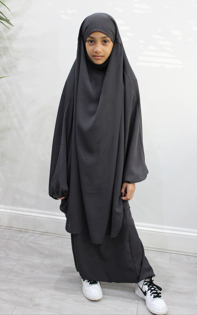 Girl wearing Amani's dark grey two-piece sarouel jilbab set
