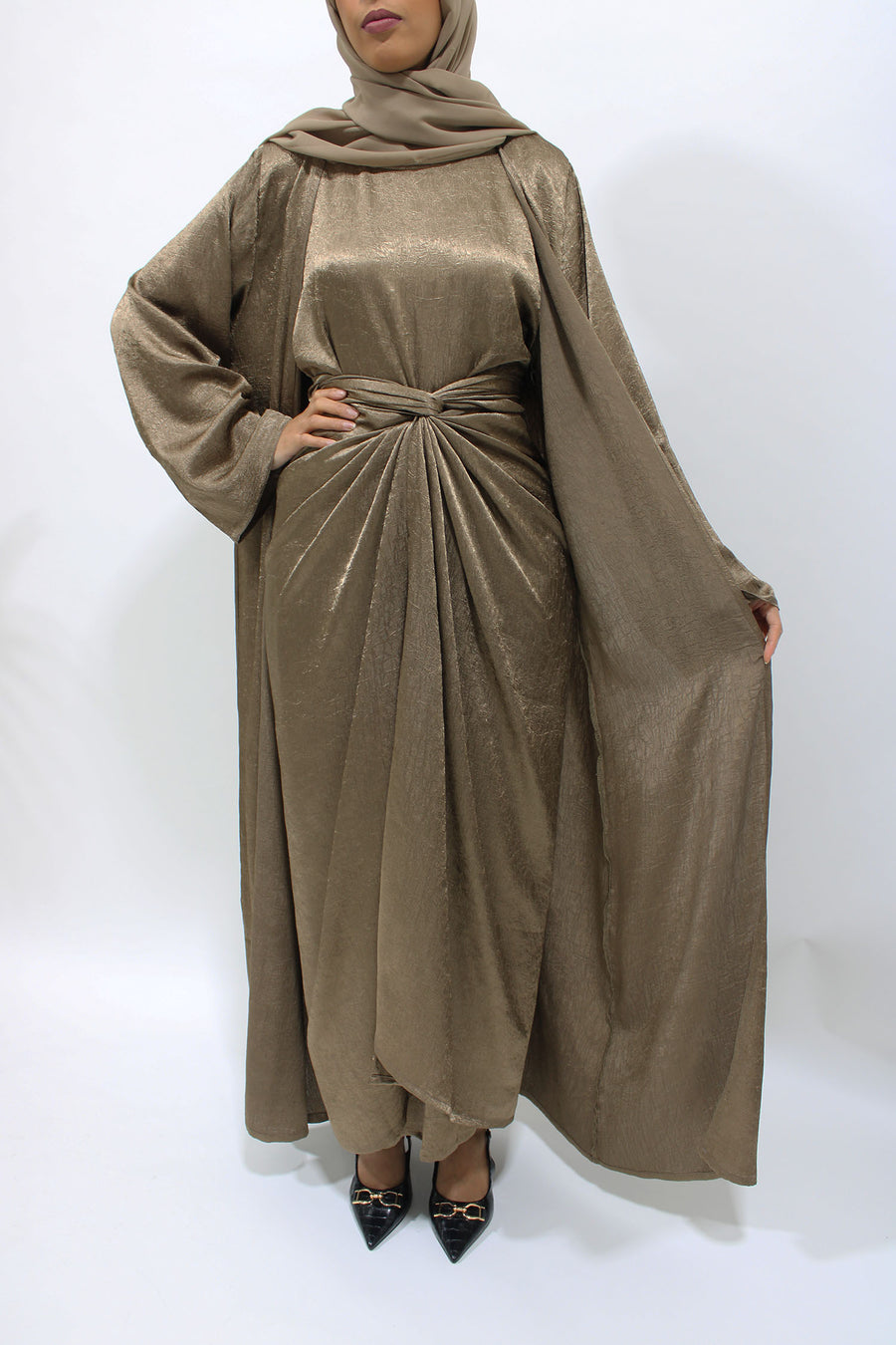 Full-length view of the Luxor gold crushed satin four-piece set with flowing open kimono abaya