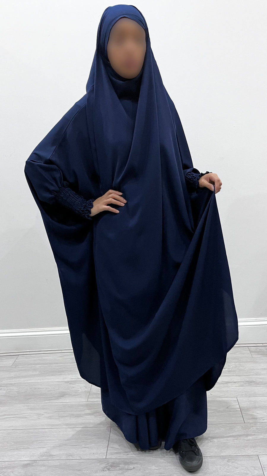 Side view of the navy blue two-piece jilbab set
