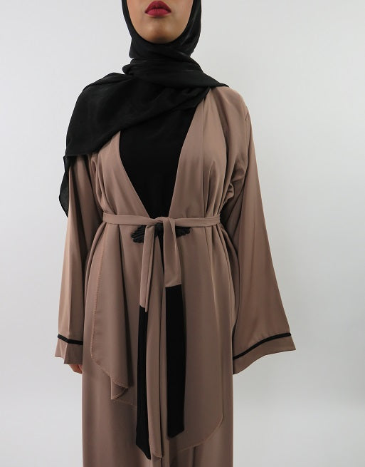 Silky Neda open abaya showing wide sleeves
