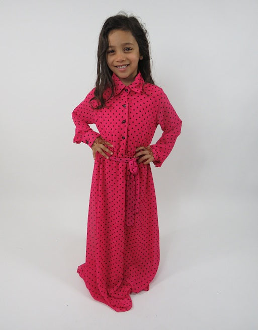 Adjustable belt and elasticated waist on pink polka-dot kids dress