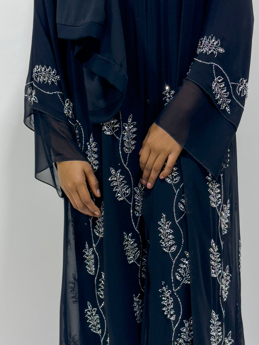 Matching hijab with the black chiffon abaya
