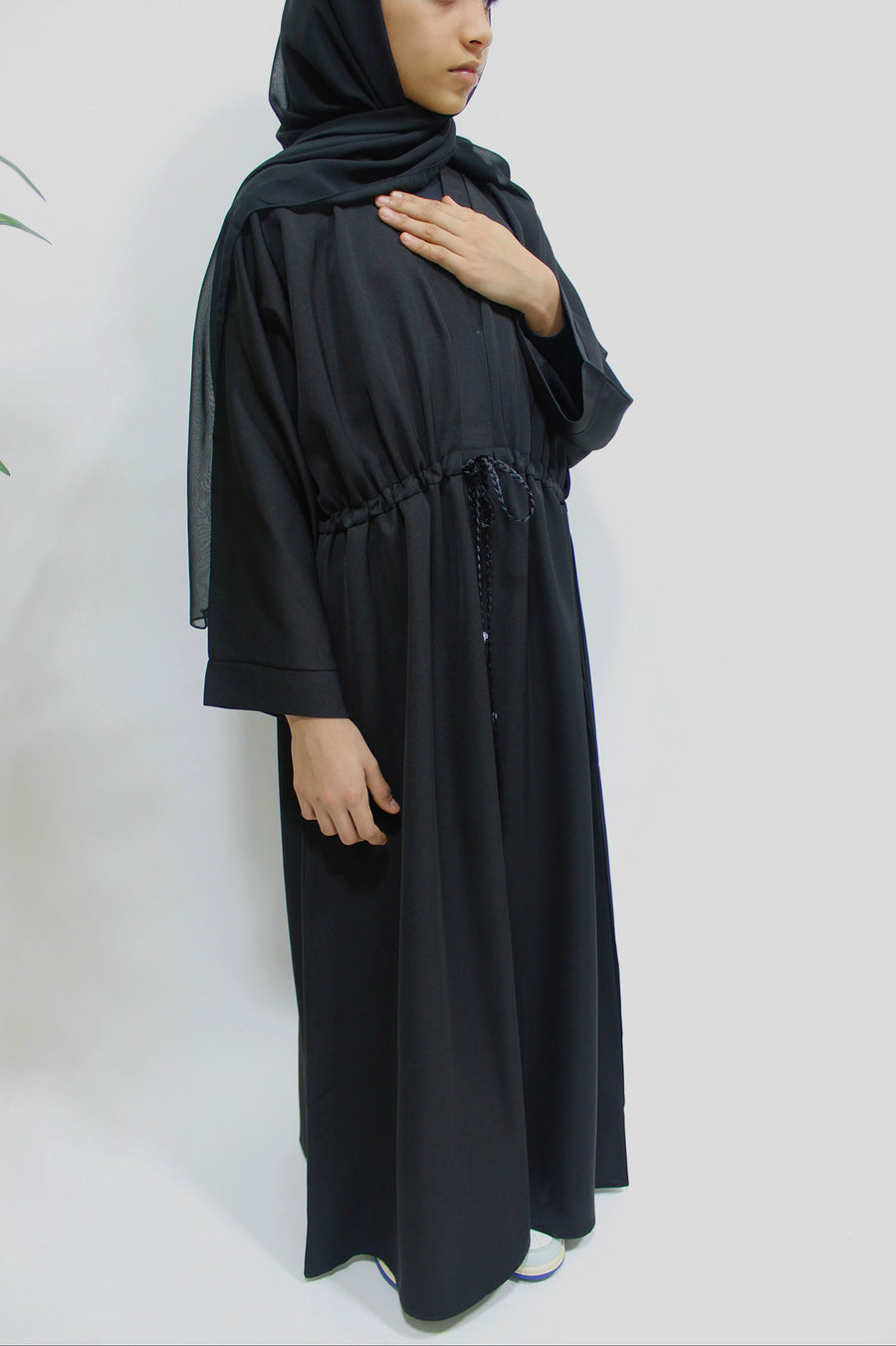 Drawstring rope belt on the black girls' abaya