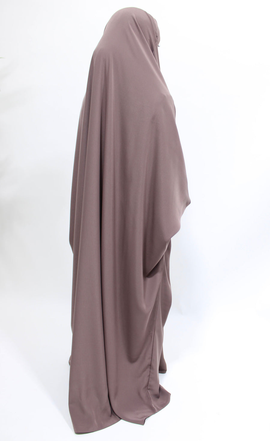 Back tie-strap fastening on the desert taupe girls' jilbab