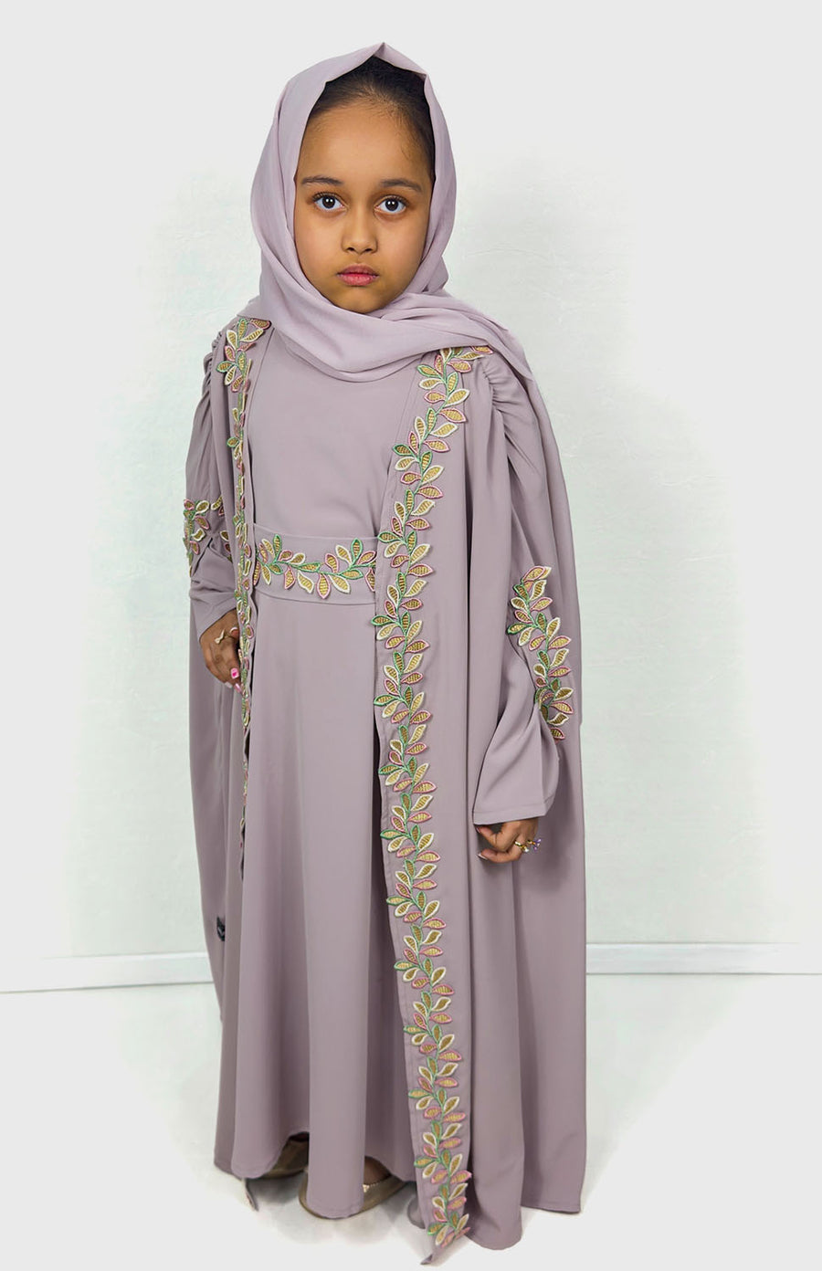 Girls' lilac cape abaya set showing leaf embroidery applique