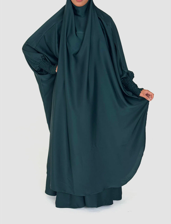 Dark green overhead jilbab set ruched cuff sleeve close-up
