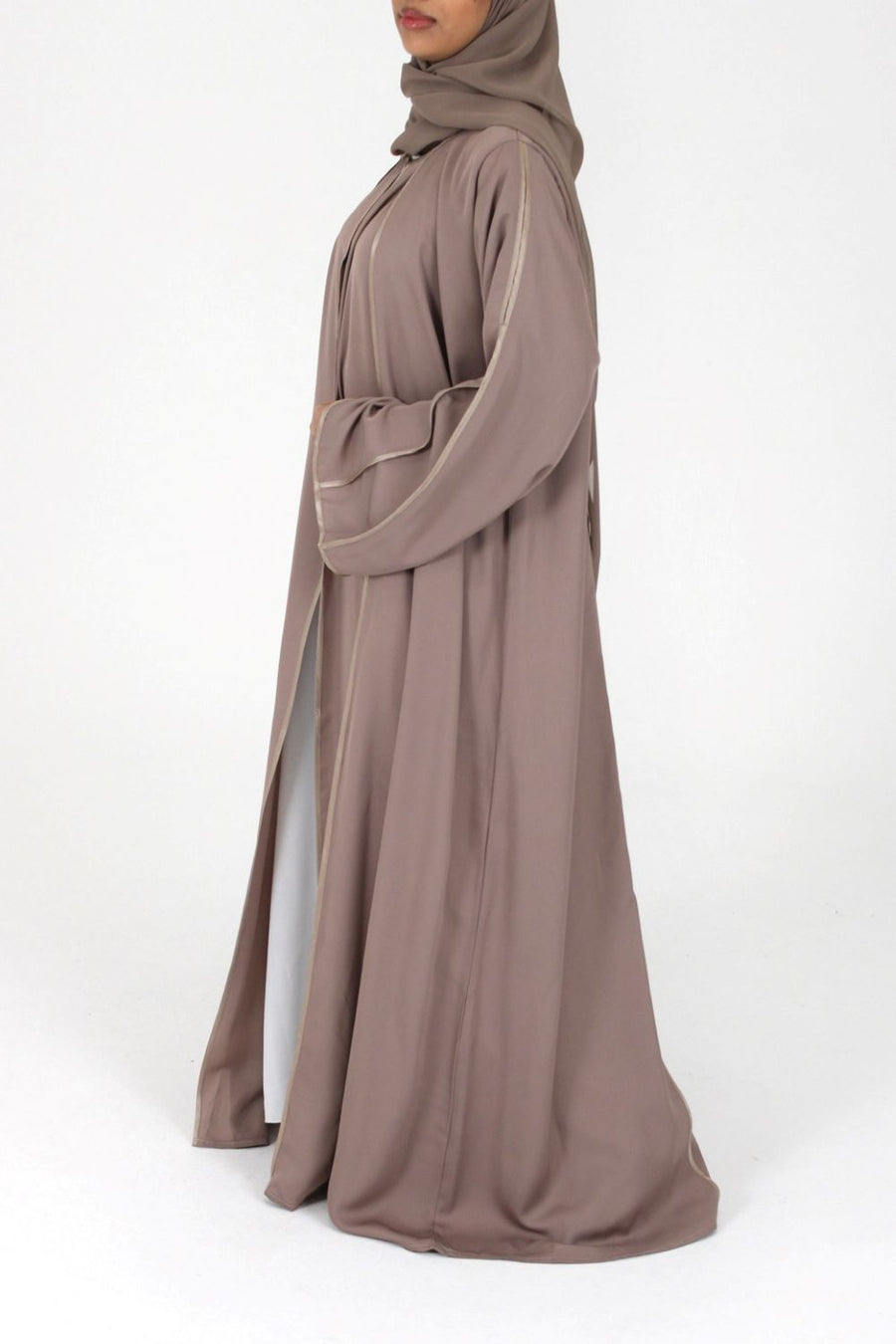 Internal pleats on the rose taupe piping open abaya