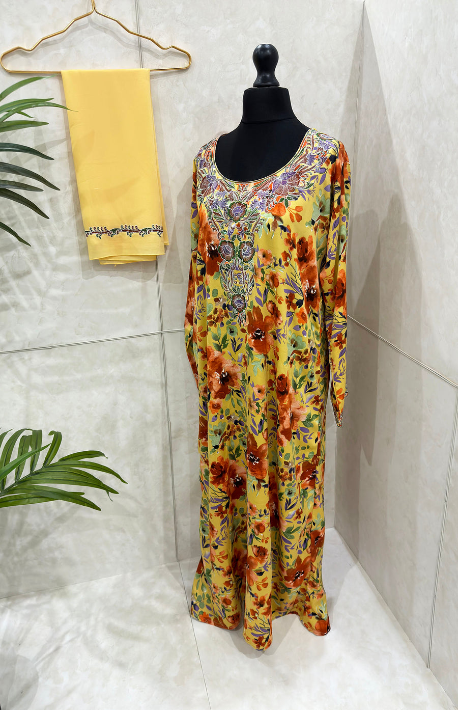 Orange floral print detail on the mukhawar jalabiya dress