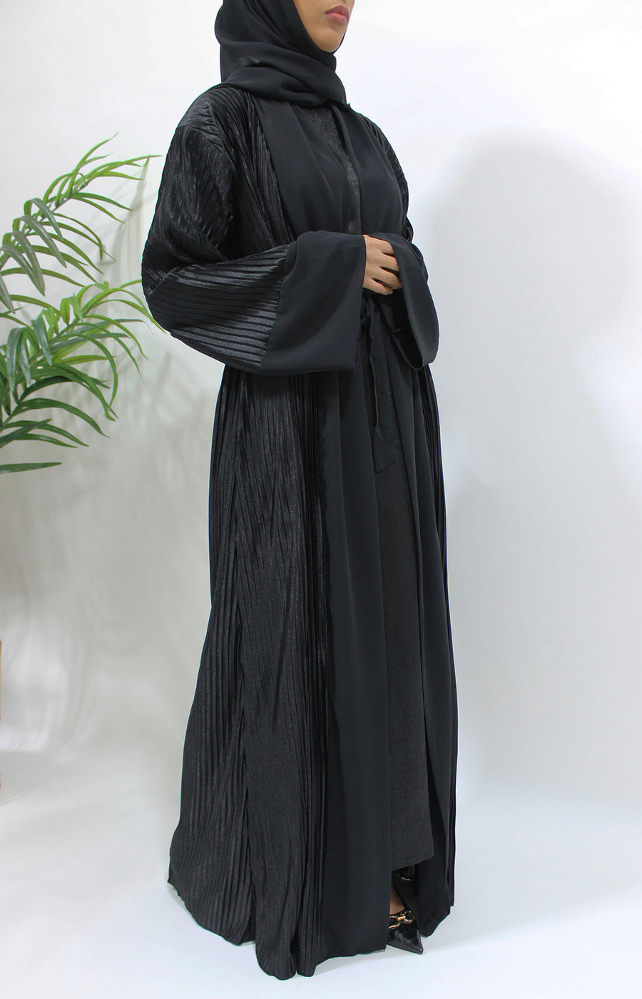 Black pleated open abaya belted at the waist for a tailored silhouette