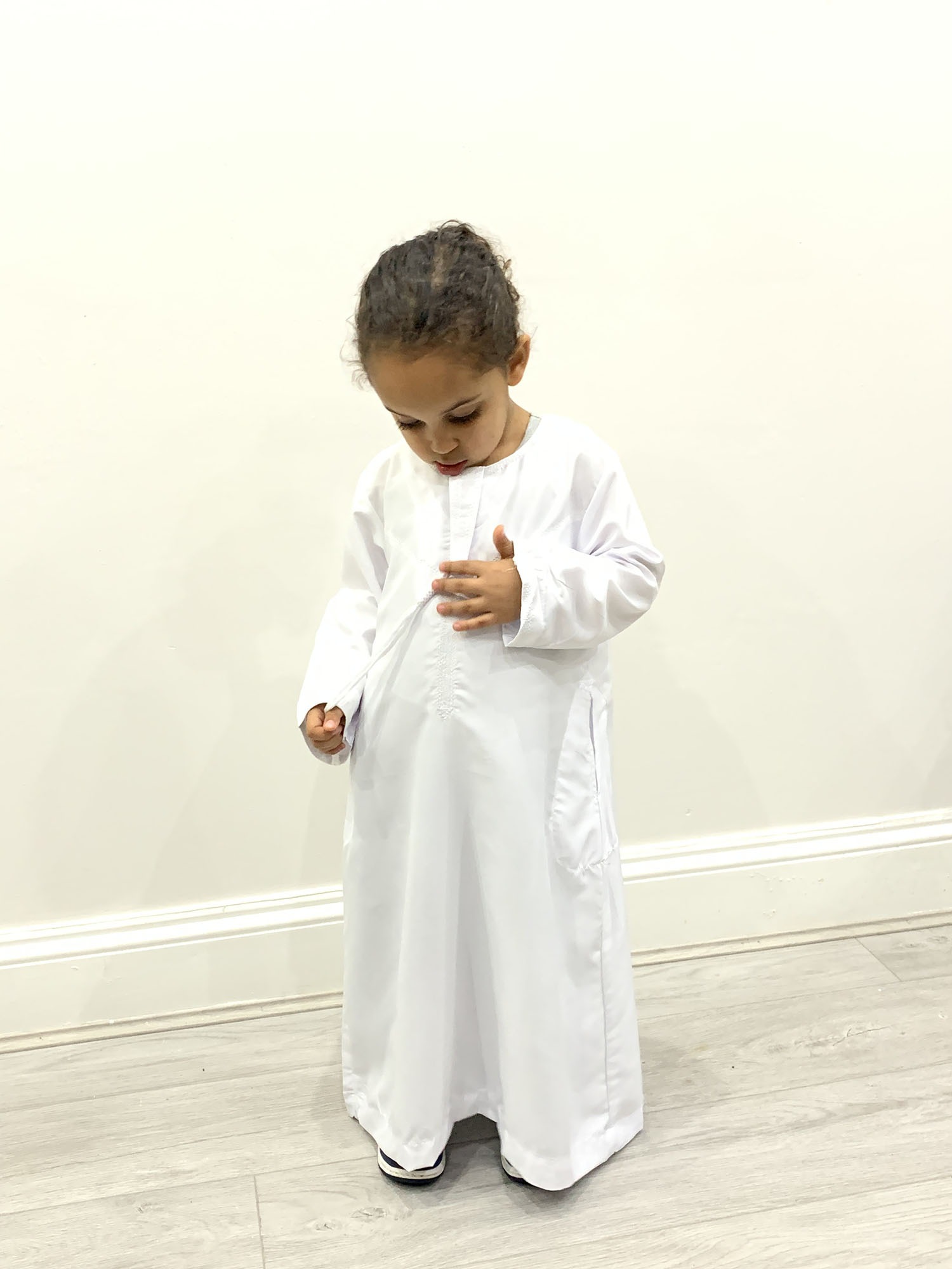 WHITE THOUBE 1 WHITE THOUBE 1