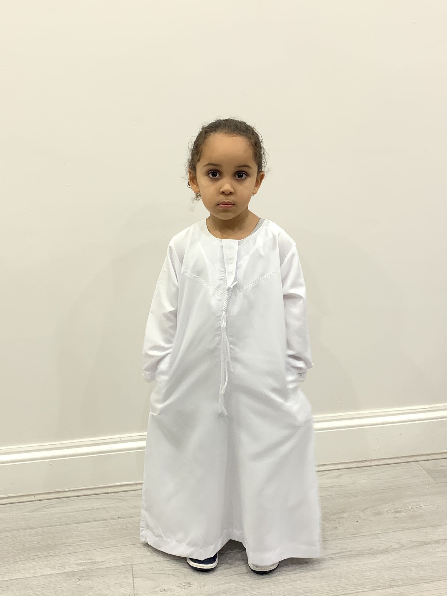 WHITE THOUBE 1 WHITE THOUBE 1